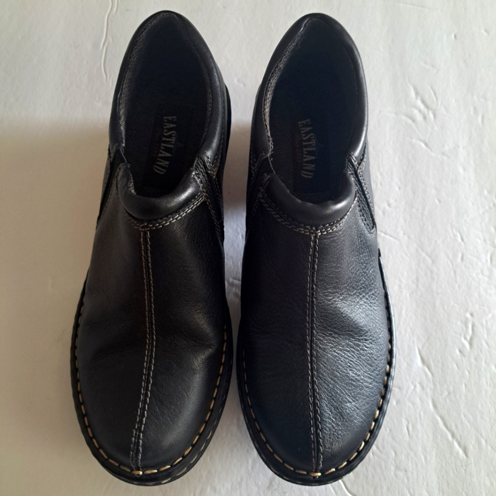 Eastland Amore Black Leather Round Toe No Slip Slid On Ankle Bootie Shoe Size 8M